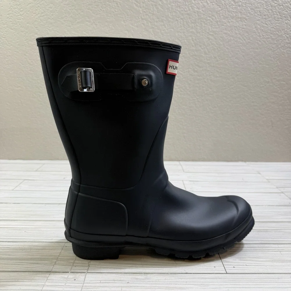 Hunter Women's Original Short Rain Boots in navy Size 9 Woman